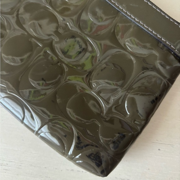 Coach Patent leather forest green monogram wristlet - Picture 5 of 7